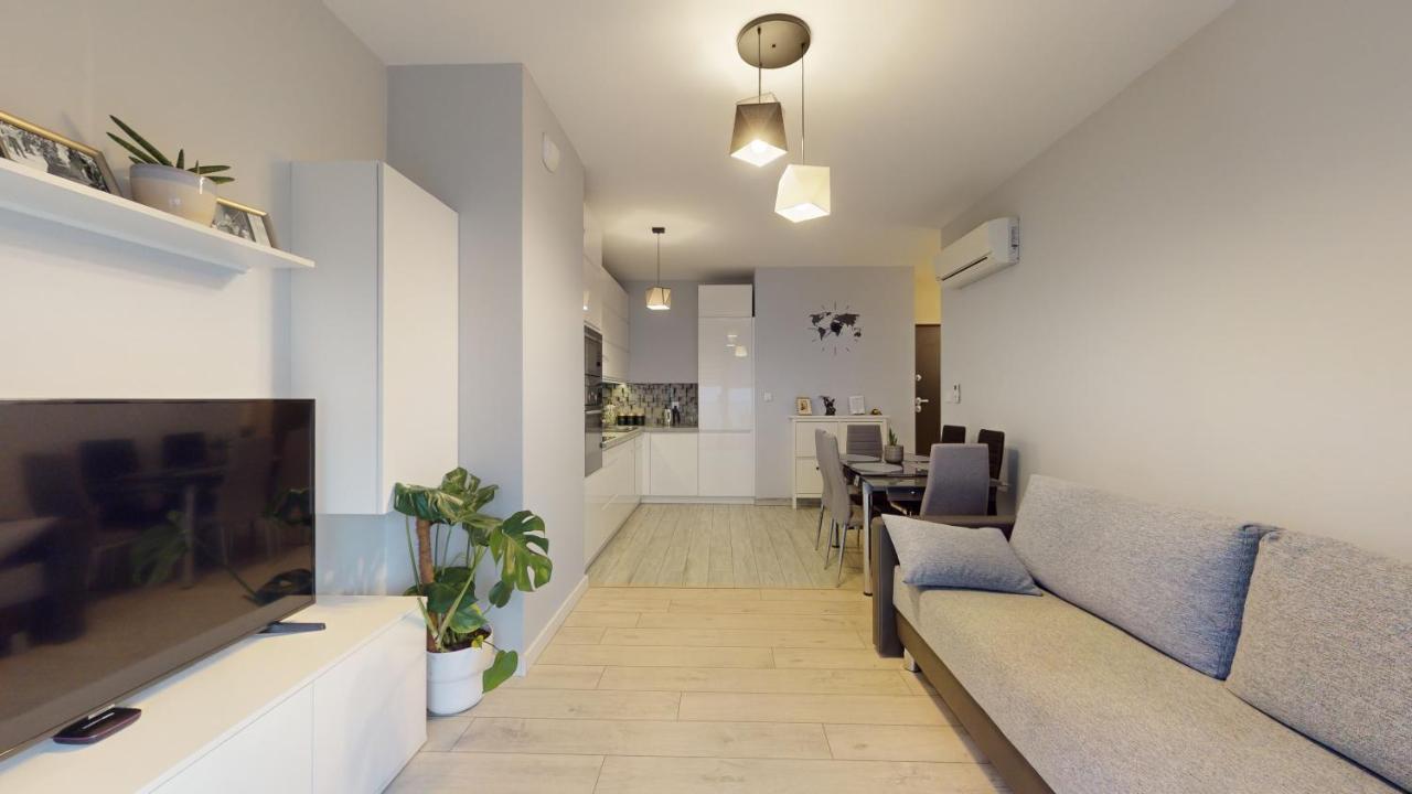 Family House Near The Market Square -Perfect For Family & Business Stays - Ksiecia Witolda Street 500 Steps To Market Square - 2 Bedrooms,2 Parking Places Βρότσλαβ Εξωτερικό φωτογραφία