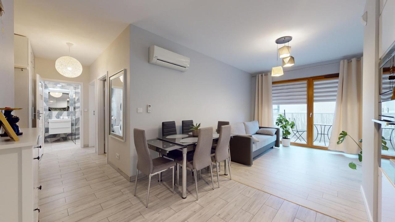 Family House Near The Market Square -Perfect For Family & Business Stays - Ksiecia Witolda Street 500 Steps To Market Square - 2 Bedrooms,2 Parking Places Βρότσλαβ Εξωτερικό φωτογραφία